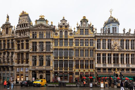 Arte Gótico en la Grand-Place: Descubre las Impresionantes Guild Houses de Bruselas, Bélgica.