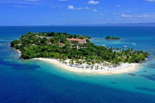 Cayo Levantado: Tranquilidad y Belleza en una Isla Exclusiva.