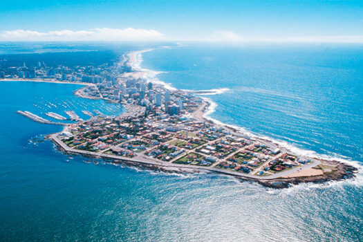 Uruguay: Un Viaje Sensorial por sus Exquisitas Playas, Gastronomía y Cultura Vibrante.