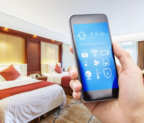 Tecnología en habitaciones: Integración de asistentes inteligentes y control de servicios por dispositivos móviles en hoteles de lujo