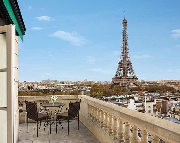 París Renueva su Elegancia: Hoteles Históricos de Lujo Se Transforman en Refugios Modernos y Sostenibles para los Turistas de Alta Gama
