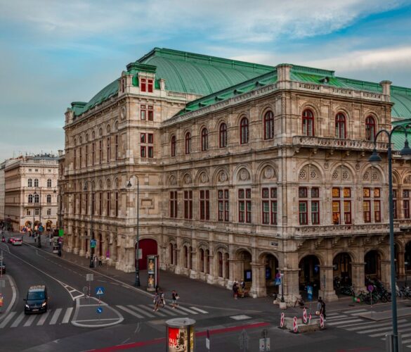 Foto de Vish Pix: https://www.pexels.com/es-es/foto/ciudad-punto-de-referencia-calle-edificio-18240650/