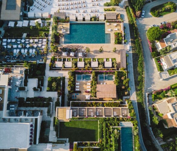 Foto de Enes Çelik: https://www.pexels.com/es-es/foto/naturaleza-lujo-centro-turistico-resort-7748791/