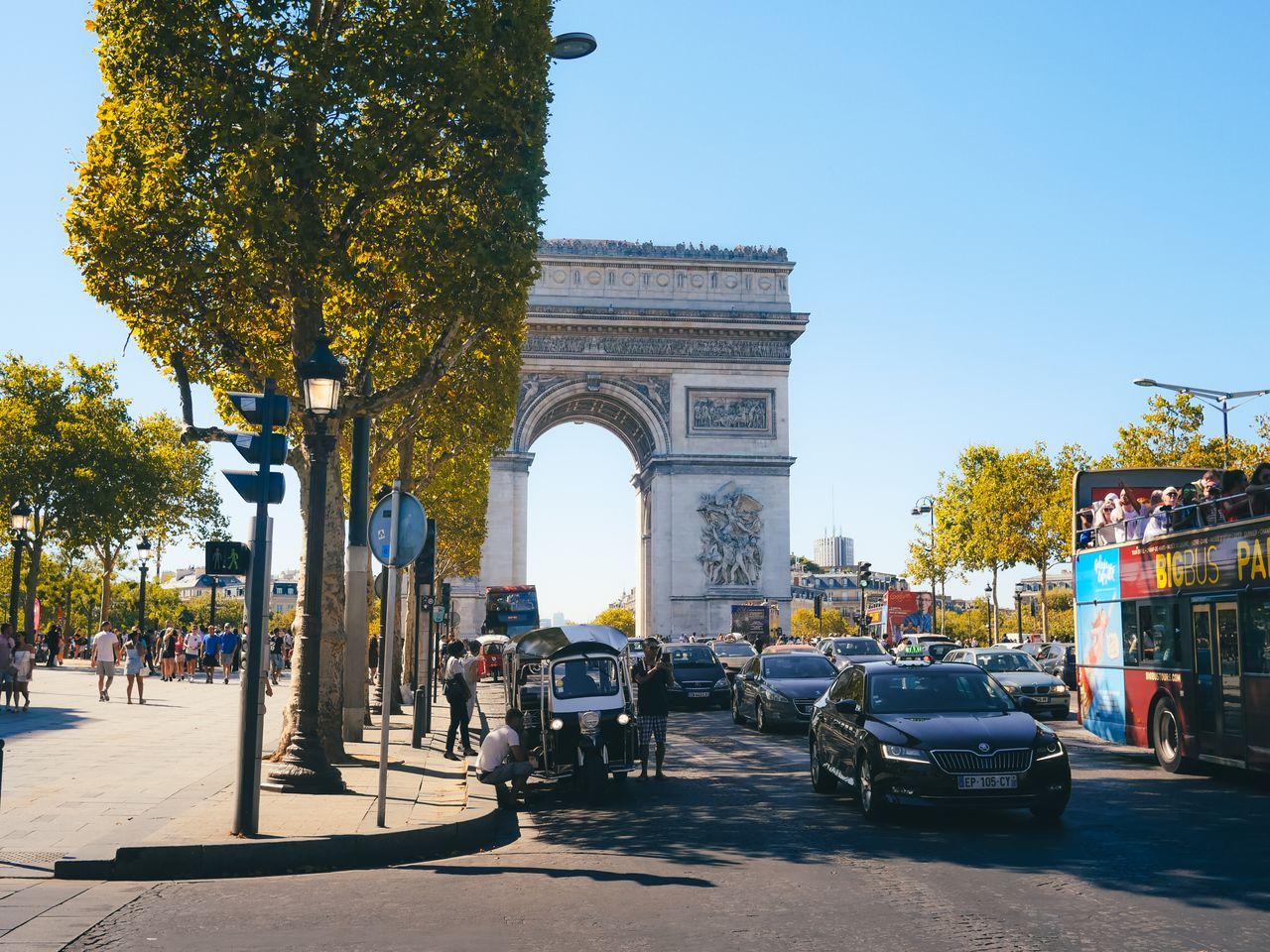 Foto de Jarod Barton: https://www.pexels.com/es-es/foto/ciudad-coches-carretera-trafico-17285120/